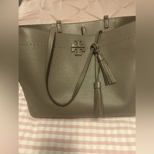 Like new Tory Burch large McGraw 👜